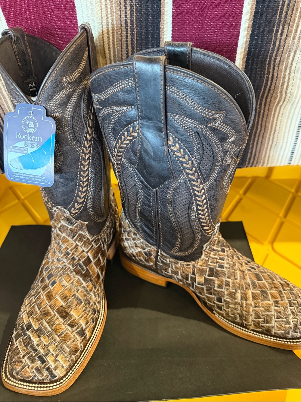 Rock'em Woven Cowhide atiguerado Square Toe Cowboy Boot MR07 - Red Angus cafe os